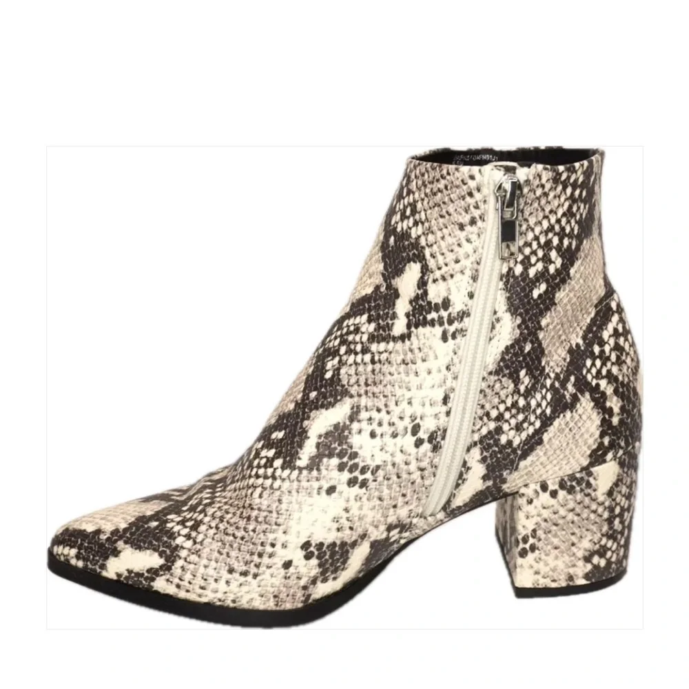 💕 Women’s Madden Girl Snake Skin Print Zippered Ankle Boots w/3” Block Heel